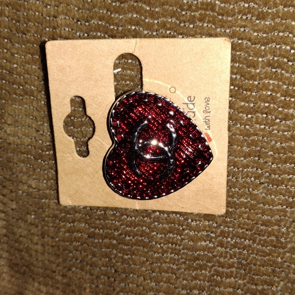 Heart-Shaped Red Brooch - Picture 4 of 5